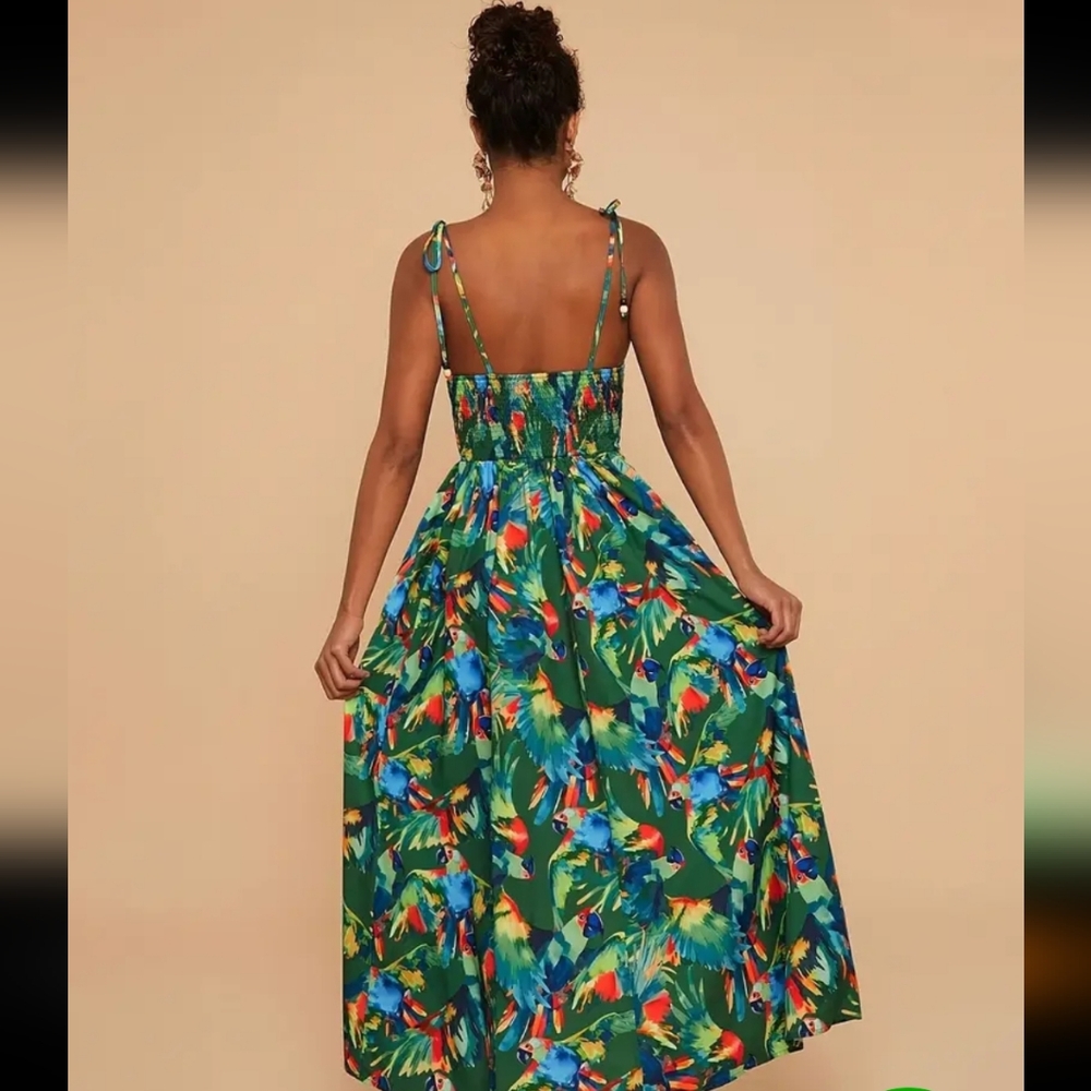 Green Sleeveless Sundress with Sweetheart Neckline - Picture 2 of 4